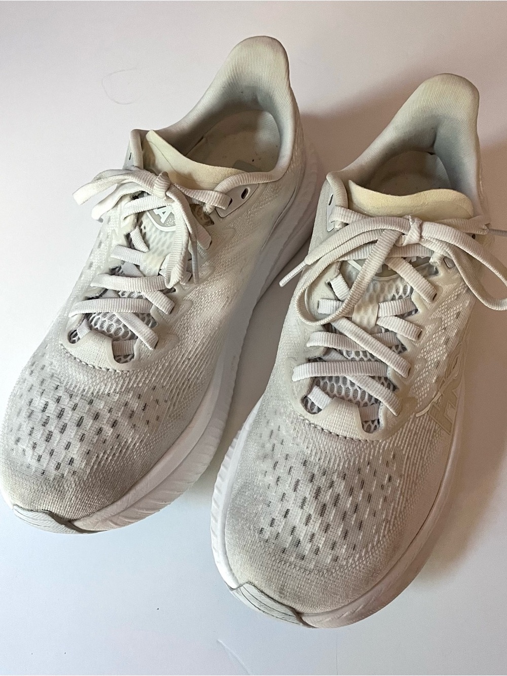 HOKA Women's Mach 6 Triple White Running Shoes Size 6.5 (1147810)
